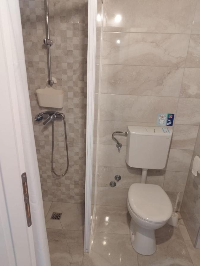 Apartments Mare - 150 M From Beach Brela Esterno foto