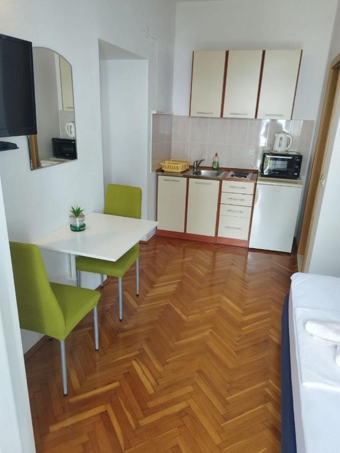 Apartments Mare - 150 M From Beach Brela Esterno foto